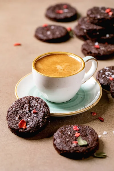 Galletas Brownies Saladas Chocolate Negro Caseras Decoradas Con Frambuesas Secas — Foto de Stock