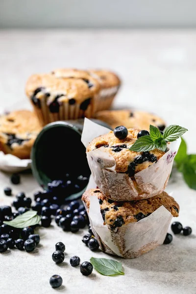 Muffins Caseros Arándanos Soporte Cupcake Papel Pila Decorado Con Bayas —  Fotos de Stock