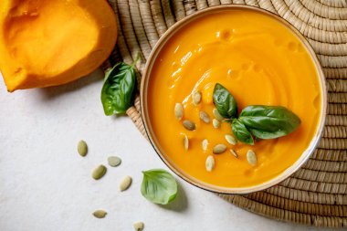 Balkabağı ya da havuç çorbası.