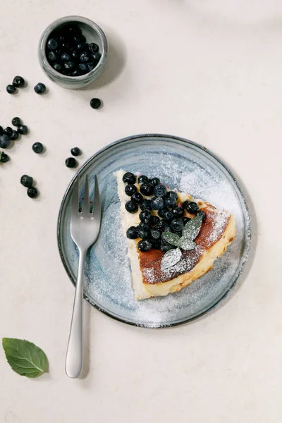 蓝莓软奶酪蛋糕 — 图库照片