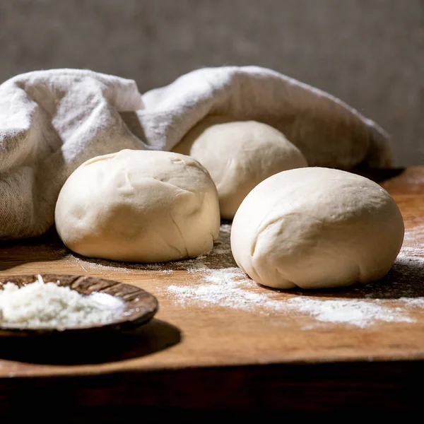 Teig für Pizza — Stockfoto