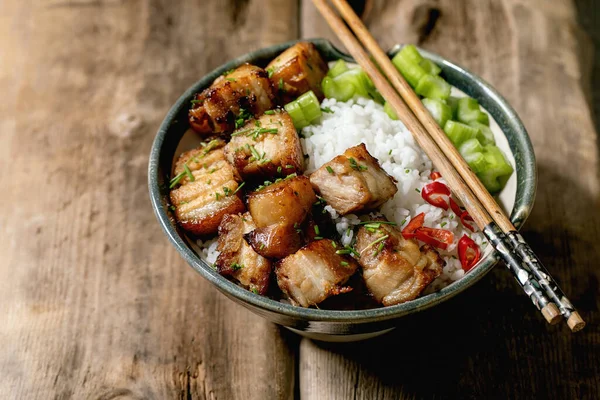 Vientre Cerdo Frito Parrilla Tazón Con Arroz Apio Chile Cebolla — Foto de Stock