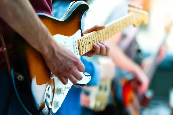 Detalle Del Guitarrista Grupo Pop Durante Espectáculo — Foto de Stock