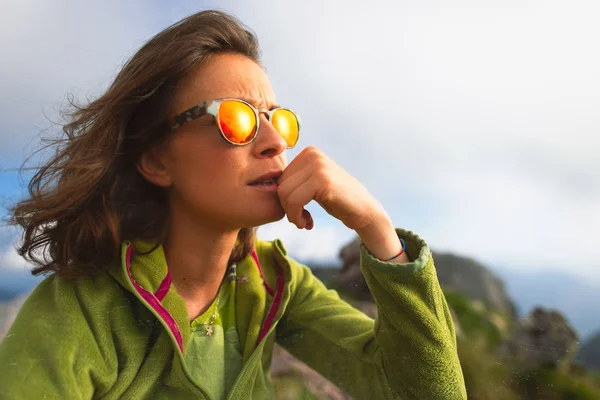 Portrét Kavkazský Dívky Odpočinek Během Plavání Alpských Treking — Stock fotografie