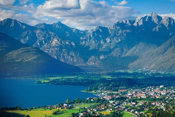 Alto Lario Lake Como Lecco Magas Hegyek Háttérben — Stock Fotó