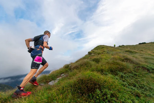 Zorzone 瀬里奈イタリア 2018 極度な山のレースの競争 Skymarathon 上り坂のレース ゼッケン選手 — ストック写真