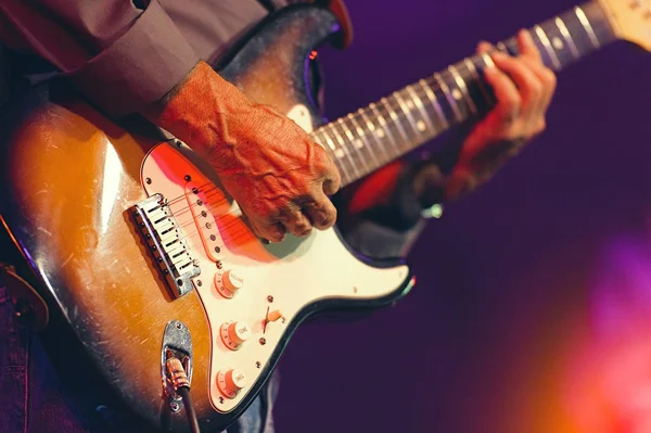 Guitarrista Elétrico Não Mais Jovem Durante Show — Fotografia de Stock