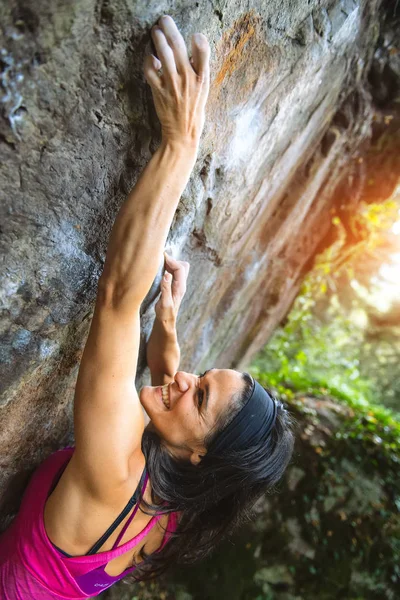 Beautiful Girl Free Climbing Course — Stock Photo, Image