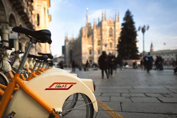 Milan Talya Aralık 2018 Kamu Bisikletler Milan Yerleşim Yeri Duomo — Stok fotoğraf