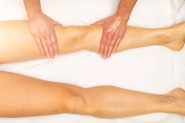 Estudo Esteticista Com Massagem Relaxante Com Óleo — Fotografia de Stock