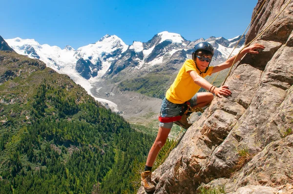 Mädchen Während Eines Kletterkurses Hochgebirge — Stockfoto