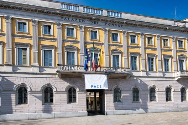Bergamo. het paleis van de gemeente. Palazzo Frizzoni — Stockfoto