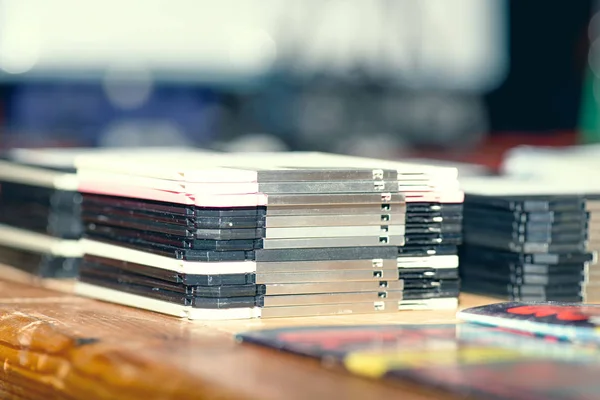 Vieilles disquettes empilées sur la table — Photo