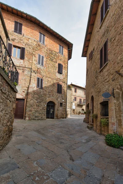 Interior of the medieval village of Monticchiello in Tuscany — Stock Photo, Image