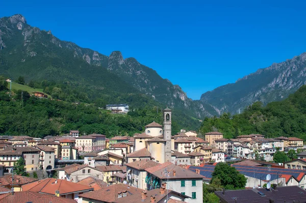 San Giovanni Bianco. Land van de middelste vallei Brembana. Ital — Stockfoto