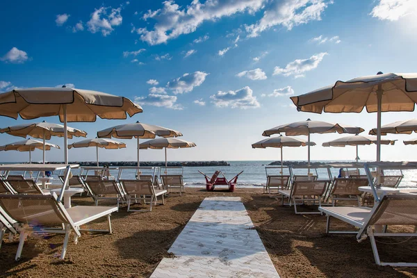 Spiaggia sulla costa adriatica d'Italia in Italia — Foto Stock