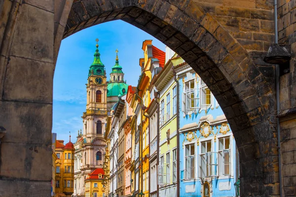 Prag'daki renkli Mala Strana bölgesine giriş — Stok fotoğraf