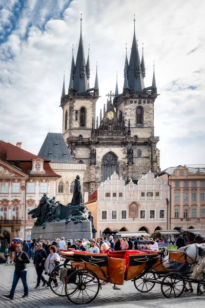 Leben auf dem Altstadtplatz in Prag — Stockfoto