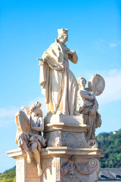Standbeeld van San Francesco Borgia. Op de Carlo brug in Praag — Stockfoto