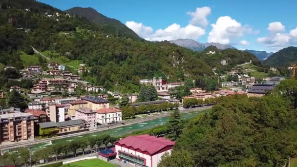 Kamerafahrt Von Der Drohne Der Stadt San Pellegrino Terme Ende — Stockvideo