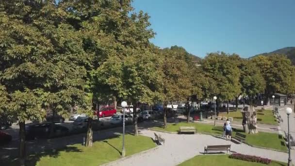 San Pellegrino Terme Drohne Bei Enthüllungsschuss Vom Brunnen Der Innenstadt — Stockvideo
