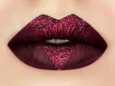 Güzel kadın dudaklarının yakın görüntüsü