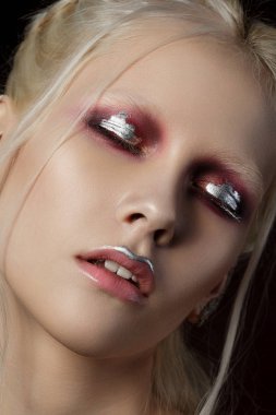Genç güzel kadın moda makyaj