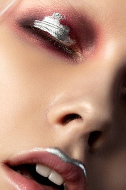 Genç güzel kadın moda makyaj