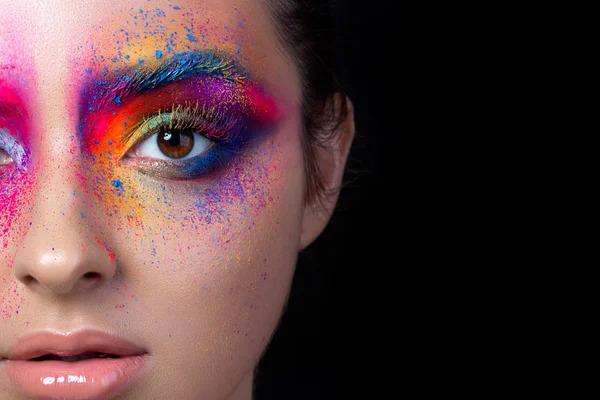 Vista cercana de la cara con maquillaje multicolor — Foto de Stock