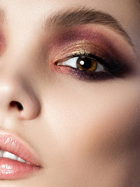 Schönheitsporträt Einer Jungen Frau Mit Modernen Smokey Eyes Perfekte Haut — Stockfoto