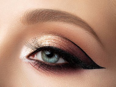 Güzel kadın göz moda makyaj ile closeup