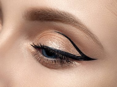 Güzel kadın göz moda makyaj ile closeup