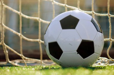 Futbol üzerinde yeşil bir alana