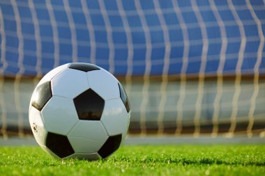 Futbol üzerinde yeşil bir alana