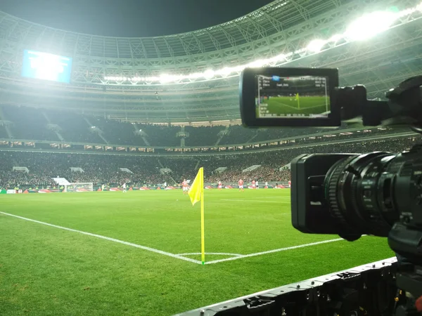 Прямая трансляция футбольного матча . — стоковое фото