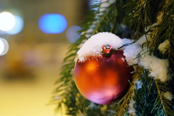 Decorations on the Christmas tree, Christmas background. — Stock Photo, Image