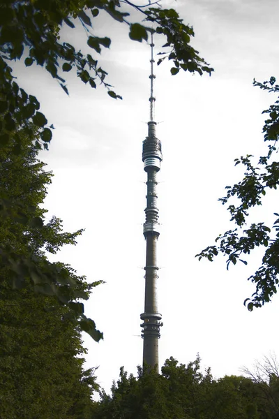 ロシア。モスクワ - 2014 年 6 月: 高度自治テレビ チャンネル、割合オスタンキノ ・ タワー — ストック写真