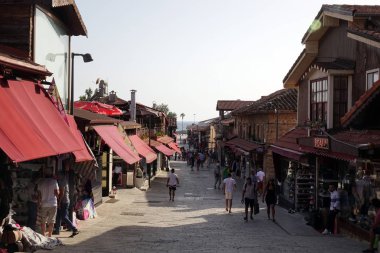 Side, Türkiye-14 Haziran 2018: şehir sokaklarında alışveriş . Anadolu kıyıları Avrupa vatandaşları için popüler bir yaz tatil beldesidir.
