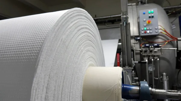 Maszyny z fabryki bawełny tkackie. Produkcja tekstyliów. — Zdjęcie stockowe