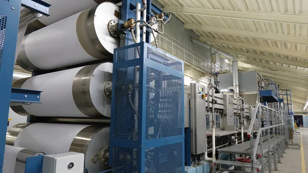 Máquinas de tejer de las fábricas de algodón. Producción de textiles . — Foto de Stock