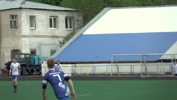 沃洛格达俄罗斯-2019年6月：橄榄球运动员在比赛中慢动作. — 图库视频影像