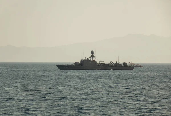 ボドルム、トルコ-2019年6月:港でトルコ軍艦 . — ストック写真