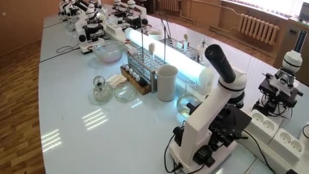 Microscopen in het moleculair laboratorium. — Stockvideo