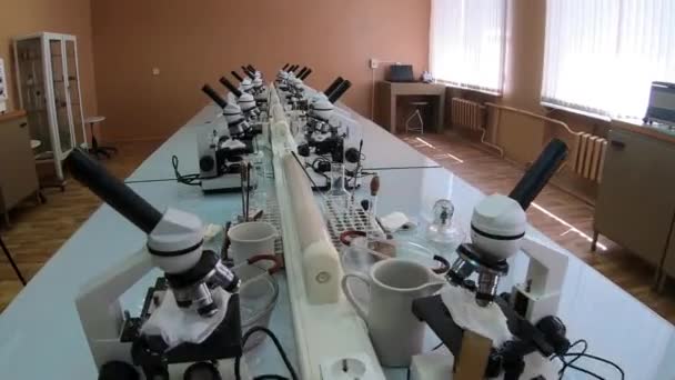 Mikroskopy w laboratorium molekularnym. — Wideo stockowe