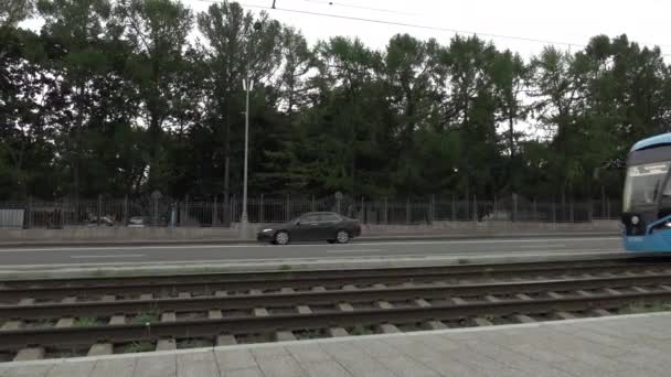 Moskwa. Rosja-sierpień 2020: Miejski transport publiczny w VDNH. — Wideo stockowe