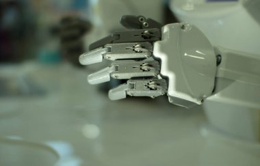 Robot el görüntüyü kapat.