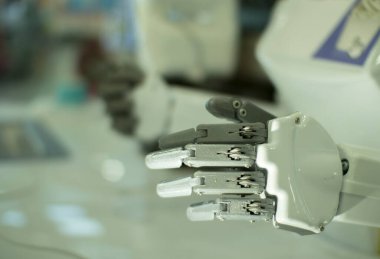 Robot el görüntüyü kapat.