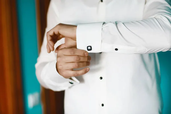 Sposi Preparazione Del Mattino Bello Sposo Vestirsi Prepararsi Matrimonio Sposo — Foto Stock