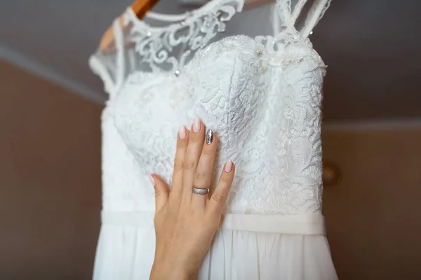 Die Braut Liebt Hochzeitskleid Weiße Spitze Brauthand Mit Spitze Und — Stockfoto