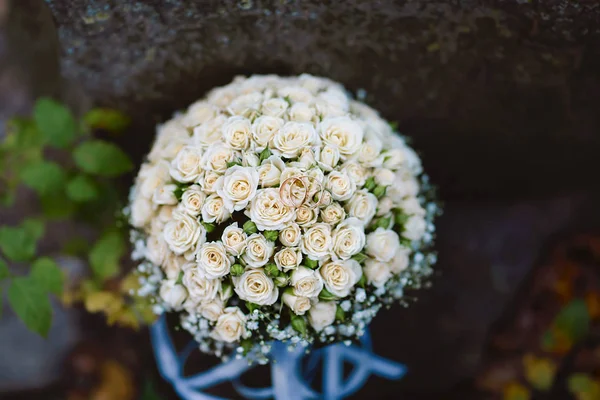 Anéis Casamento Caixa Anel Decorado Com Pequenas Rosas Rosa — Fotografia de Stock
